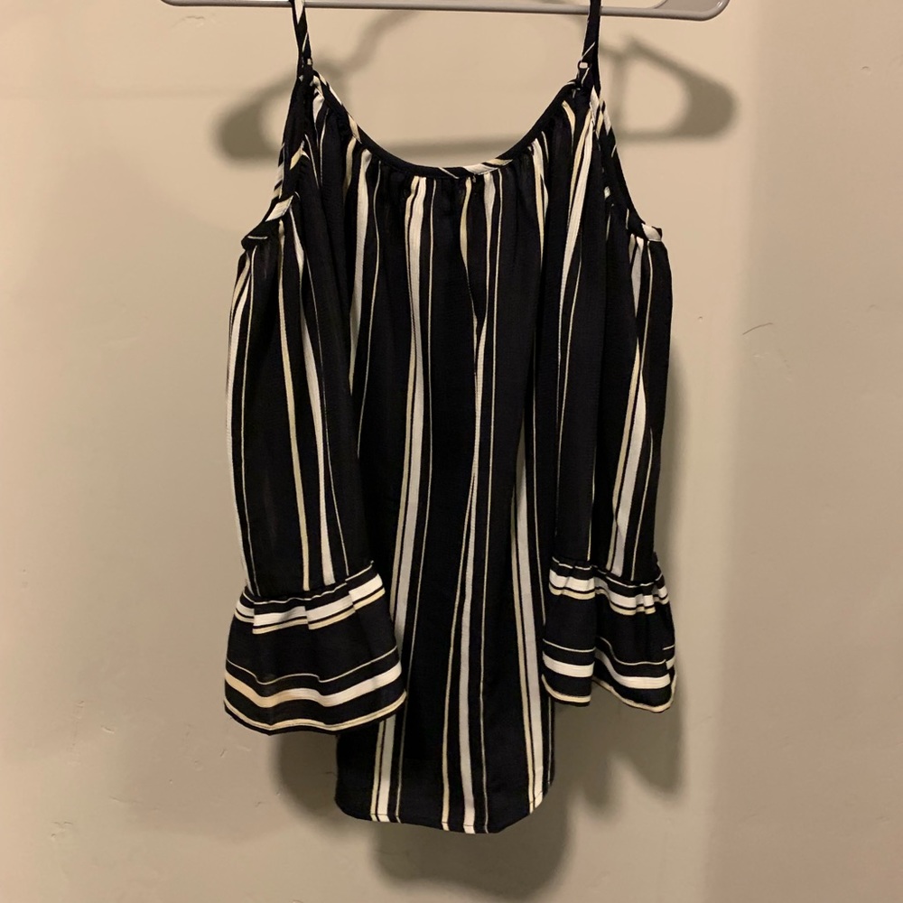 Palogram Cold Shoulder Top - Picture 2 of 3